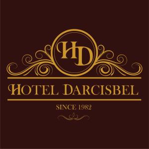 卡夸尔Hotel Darcisbel的棕色背景的金色酒店家乐福标志