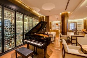 萨尔瓦多巴伊亚威什酒店的餐厅的钢琴