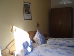 祖尔罗伊佩公寓酒店客房内的一张或多张床位