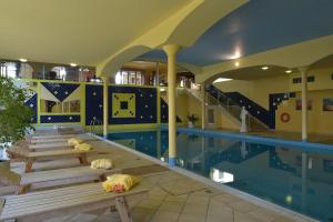 布拉格顶级酒店内部或周边的泳池