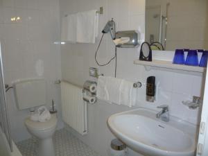 卡罗琳霍夫酒店的一间浴室
