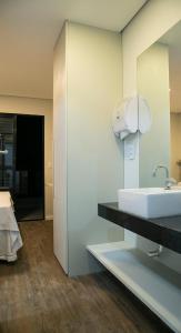 依帕内玛海滩旅舍的一间浴室