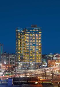首尔首尔柏悦酒店的夜晚在城市的高楼