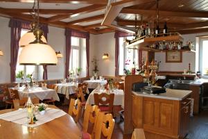 Waldfischbach-BurgalbenHotel- Restaurant Zum Schwan的相册照片