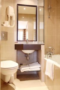 阿尔贝巴士底酒店的一间浴室