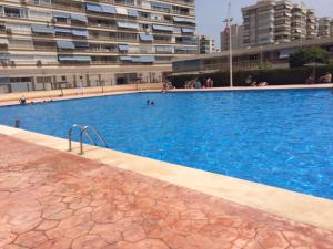 Apartamentos Club del Mar San Juan Beach内部或周边的泳池