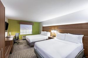 Holiday Inn Express & Suites Tulsa S Broken Arrow Hwy 51, an IHG Hotel客房内的一张或多张床位