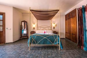 罗达尔基拉尔自然酒店与卡波德加塔水疗中心客房内的一张或多张床位