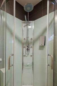 加尼机场酒店的一间浴室