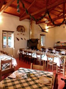 Barone GR Macrì Agriturismo Modi餐厅或其他用餐的地方