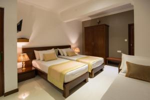 Ceyloni City Hotel客房内的一张或多张床位