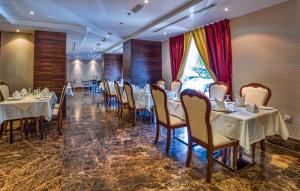 Executive Suites Abu Dhabi餐厅或其他用餐的地方