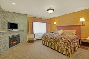Rushmore Express & Suites客房内的一张或多张床位