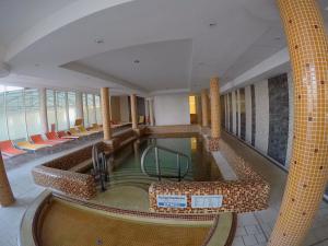 韦伦采Lake and Spa Apartman的相册照片