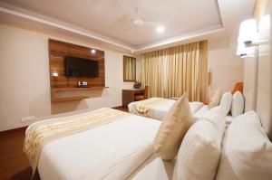 Airport Hotel Ramhan Palace Mahipalpur客房内的一张或多张床位