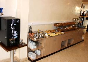 阿加迪尔弗卢列酒店的包含多种不同食物的自助餐