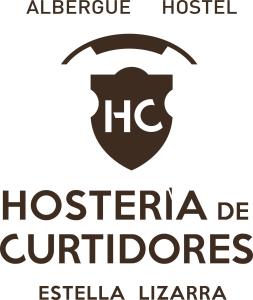 艾丝黛拉Hostería de Curtidores的带有护盾的医院标志