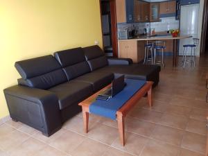 Teresa Apartment Sardina Gran Canaria的休息区