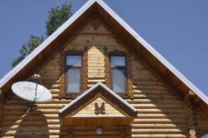 盖贝莱Fairy Tale的小木屋设有2扇窗户和1个卫星