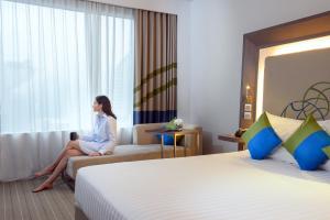 Novotel Bangkok Ploenchit Sukhumvit客房内的一张或多张床位