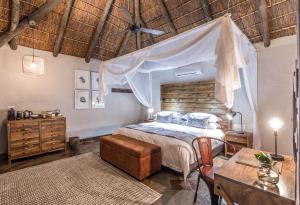 Lalibela Game Reserve - Inzolo Lodge客房内的一张或多张床位