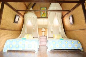 科尔迪海滩简易别墅和餐厅客房内的一张或多张床位