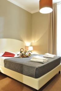 新诺德酒店客房内的一张或多张床位