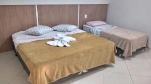 Hotel Canaã Express客房内的一张或多张床位