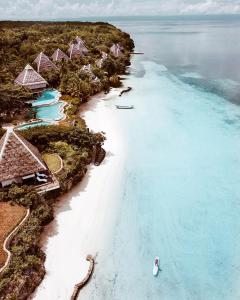邦劳邦劳岛Spa度假酒店的享有海滩的空中景致。