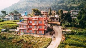 KirtipurHomestay Nepal的山地的村庄的房子