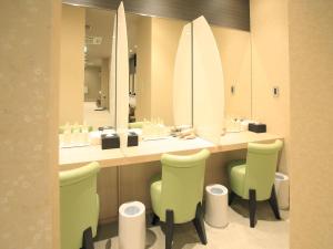 Hotel Elcient Kyoto Hachijoguchi的一间浴室