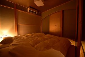 Yado Kiramachi客房内的一张或多张床位