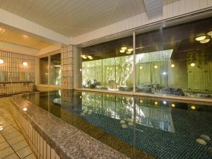 京都平安之森饭店内部或周边的泳池