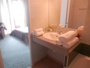 Domaine de Lascaux的一间浴室