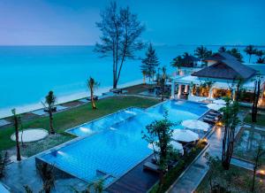 勿里洞桑提卡首选海滩度假酒店内部或周边泳池景观