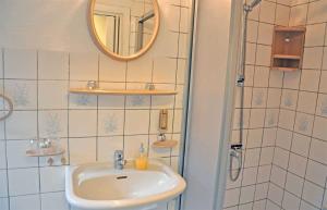 Ferienwohnung Neustrelitz SEE 8591的一间浴室