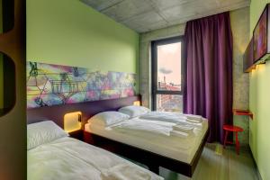 柏林东边画廊梅宁阁酒店客房内的一张或多张床位