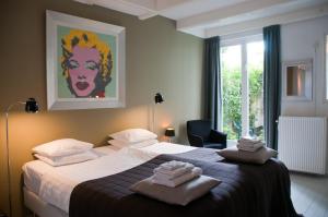 西紫罗兰家庭旅馆客房内的一张或多张床位