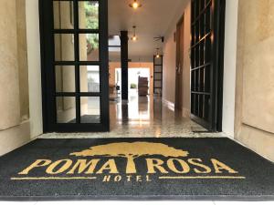 麦德林Hotel Poma Rosa的罗马诺斯酒店门前的标志