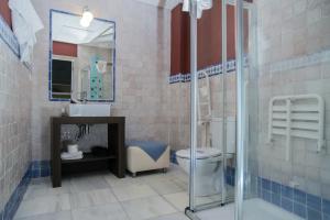 科尔多瓦阿拉伯酒店的一间浴室