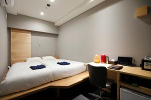 HOTEL AMANEK Ginza East客房内的一张或多张床位