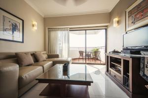 Susies VIP Seaview Resort Suites at Sri Sayang Batu Ferringhi的厨房或小厨房