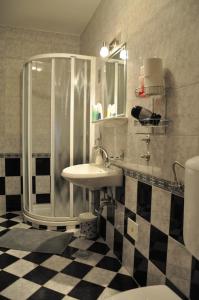 普利思科奈特酒店的一间浴室