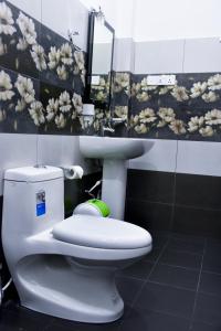 Otha Shy Airport Transit Hotel的一间浴室
