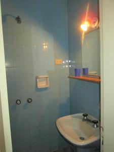 普尔拉中央酒店的一间浴室