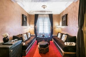 Almaha Marrakech Restaurant & SPA的休息区