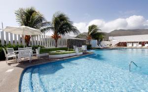 Agua Dorada Beach Hotel By Lidotel内部或周边的泳池