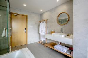 杭州三宿酒店的一间浴室