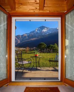 科利科艾尔茉莉娜住宿加早餐旅馆的山景窗户