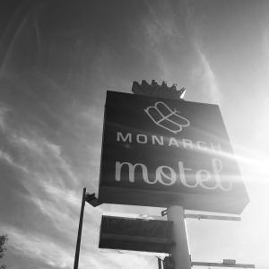 莫斯科Monarch Motel的摩洛哥式极地汽车旅馆的标志